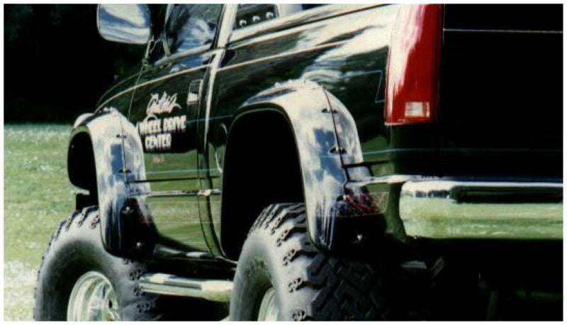 Bushwacker 88-99 Chevy C1500 Cutout Style Flares 2pc - Black - 40010-11