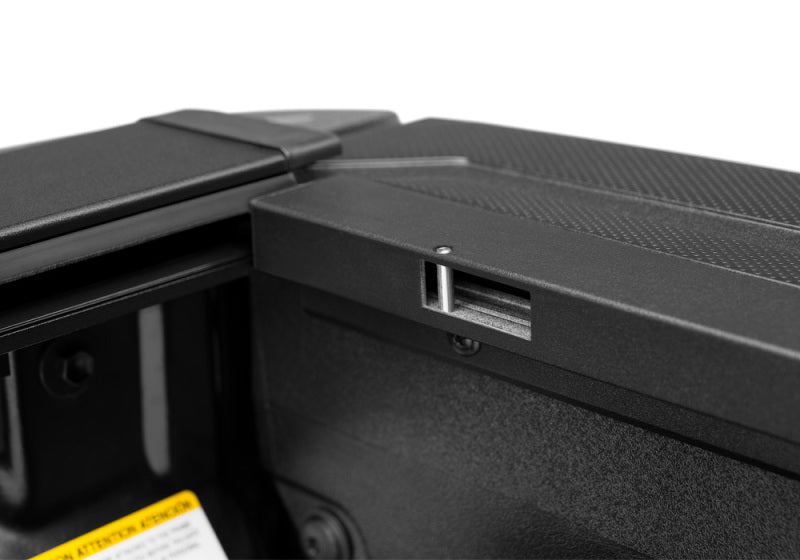 Roll-N-Lock 16-18 Toyota Tacoma Access Cab/Double Cab LB 73-11/16in M-Series - LG531M