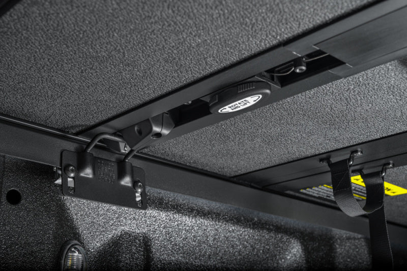 Extang 15-20 Ford F-150 (5ft. 7in. Bed) Solid Fold ALX - 88475