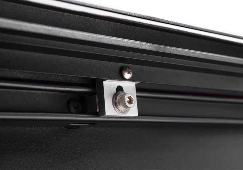 Roll-N-Lock 16-18 Toyota Tacoma Access Cab/Double Cab LB 73-11/16in M-Series - LG531M