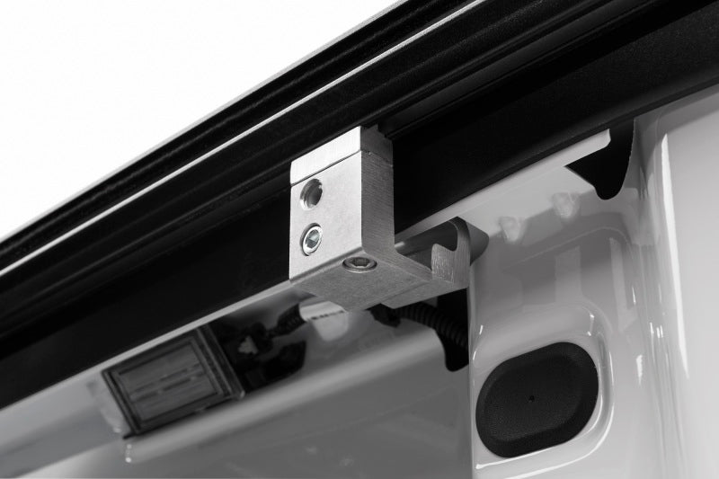 Retrax 07-13 Chevrolet/GMC 1500 & 07-14 2500/3500 (6.5ft. Bed) Retrax - 30422