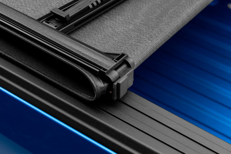 Lund 04-14 Ford F-150 (6.5ft. Bed) Genesis Elite Tri-Fold Tonneau - 95873