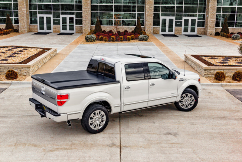 UnderCover 2022 Nissan Frontier 5ft Elite Bed Cover - Black - UC5098