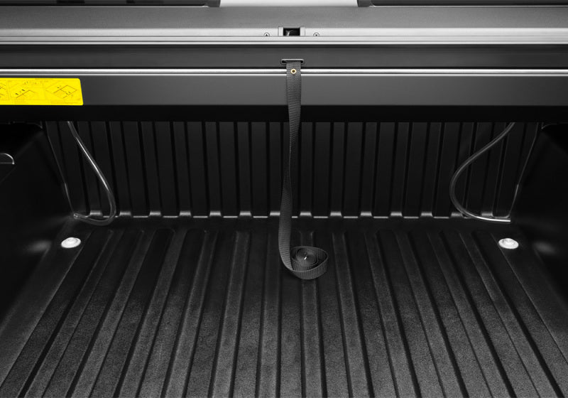 Roll-N-Lock 16-18 Toyota Tacoma Access Cab/Double Cab LB 73-11/16in M-Series - LG531M