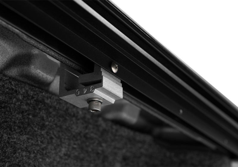 Roll-N-Lock 15-19 Chevrolet Colorado/GMC Canyon 71-1/2in A-Series Retractable Tonneau Cover - BT262A
