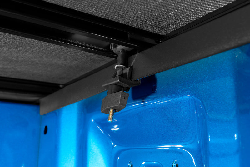 Lund 04-14 Ford F-150 (6.5ft. Bed) Genesis Elite Tri-Fold Tonneau - 95873