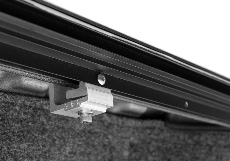 Roll-N-Lock 2019 Chevrolet Silverado 1500 60.5in Bed M-Series Retractable Tonneau - LG223M