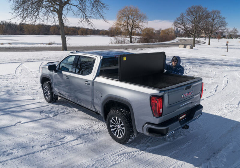 UnderCover 99-19 Silverado / Sierra Limited/Legacy 5.5ft Triad Bed Cover - TR16018