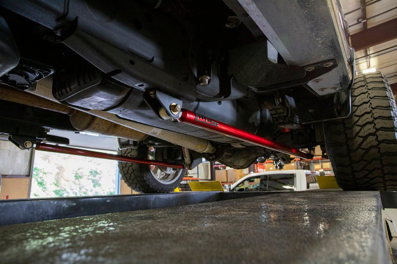 Wehrli 20-24 Chevy & GMC Duramax RCLB/CCSB/ECSB 60in. Traction Bar - WCF100826-GRY