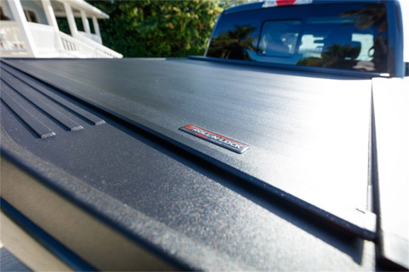 Roll-N-Lock 14-17 Chevy Silverado/Sierra 1500 68in E-Series Retractable Tonneau Cover - RC220E