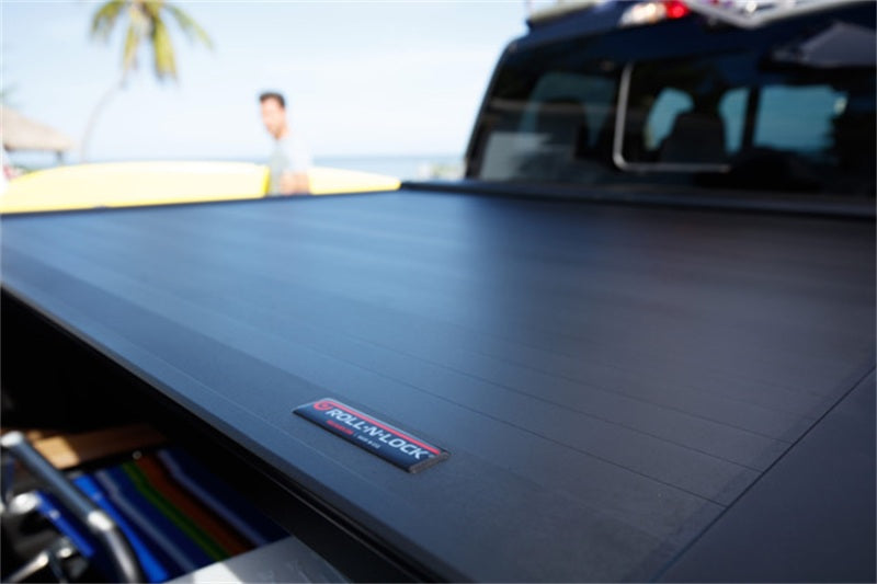 Roll-N-Lock 14-17 Chevy Silverado/Sierra 1500 68in E-Series Retractable Tonneau Cover - RC220E