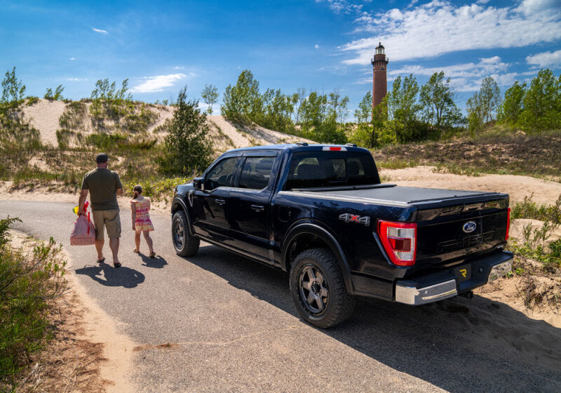 Roll-N-Lock 17-18 Honda Ridgeline XSB 59-1/2in M-Series Retractable Tonneau Cover - LG721M