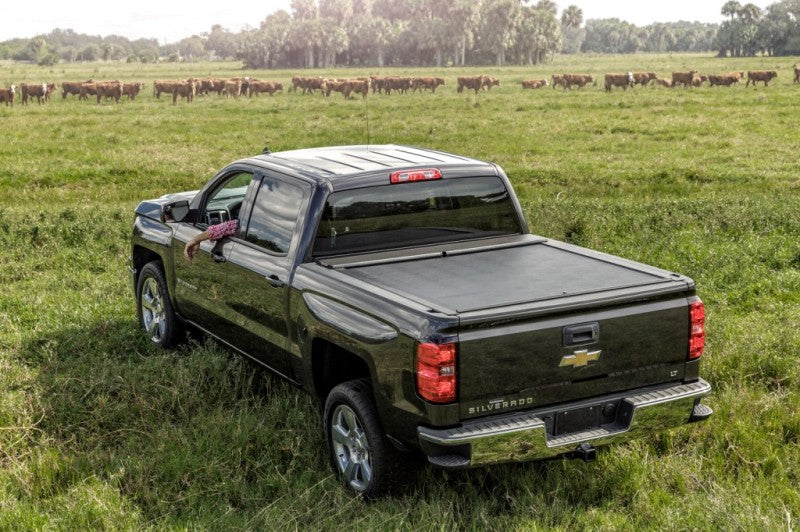 Roll-N-Lock 07-13 Chevy Silverado/Sierra 1500 XSB 67-3/4in M-Series Retractable Tonneau - LG271M