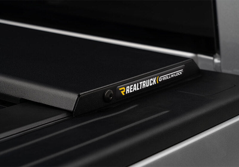 Roll-N-Lock 14-17 Chevy Silverado/Sierra 1500 68in E-Series Retractable Tonneau Cover - RC220E