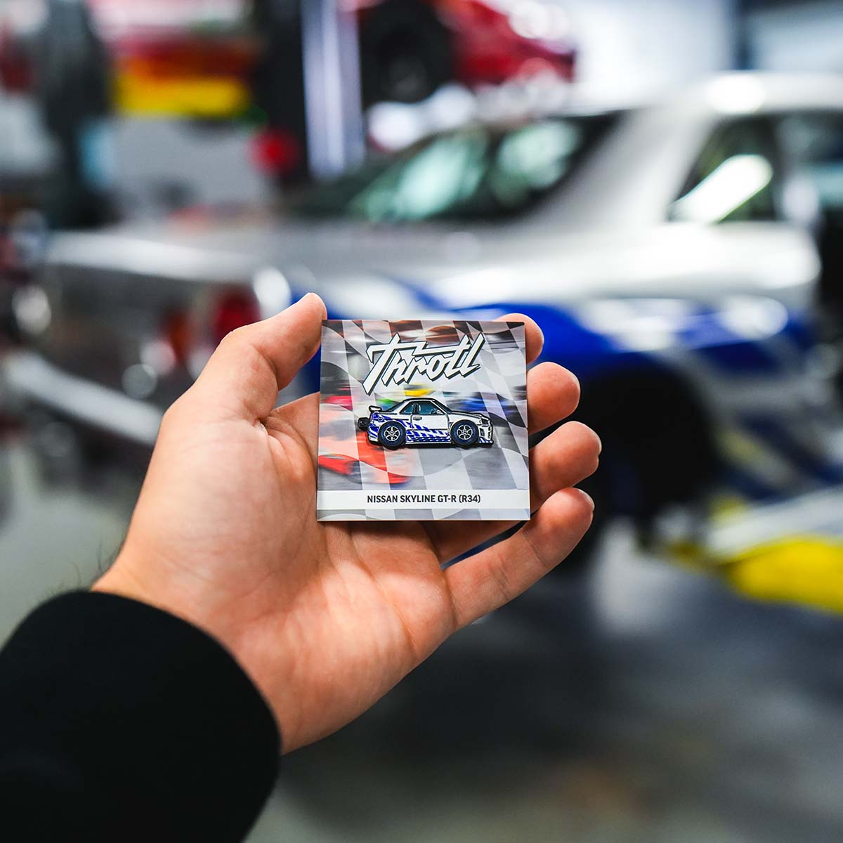 throtl x Leen Customs NISSAN SKYLINE R34 Collectible Pin