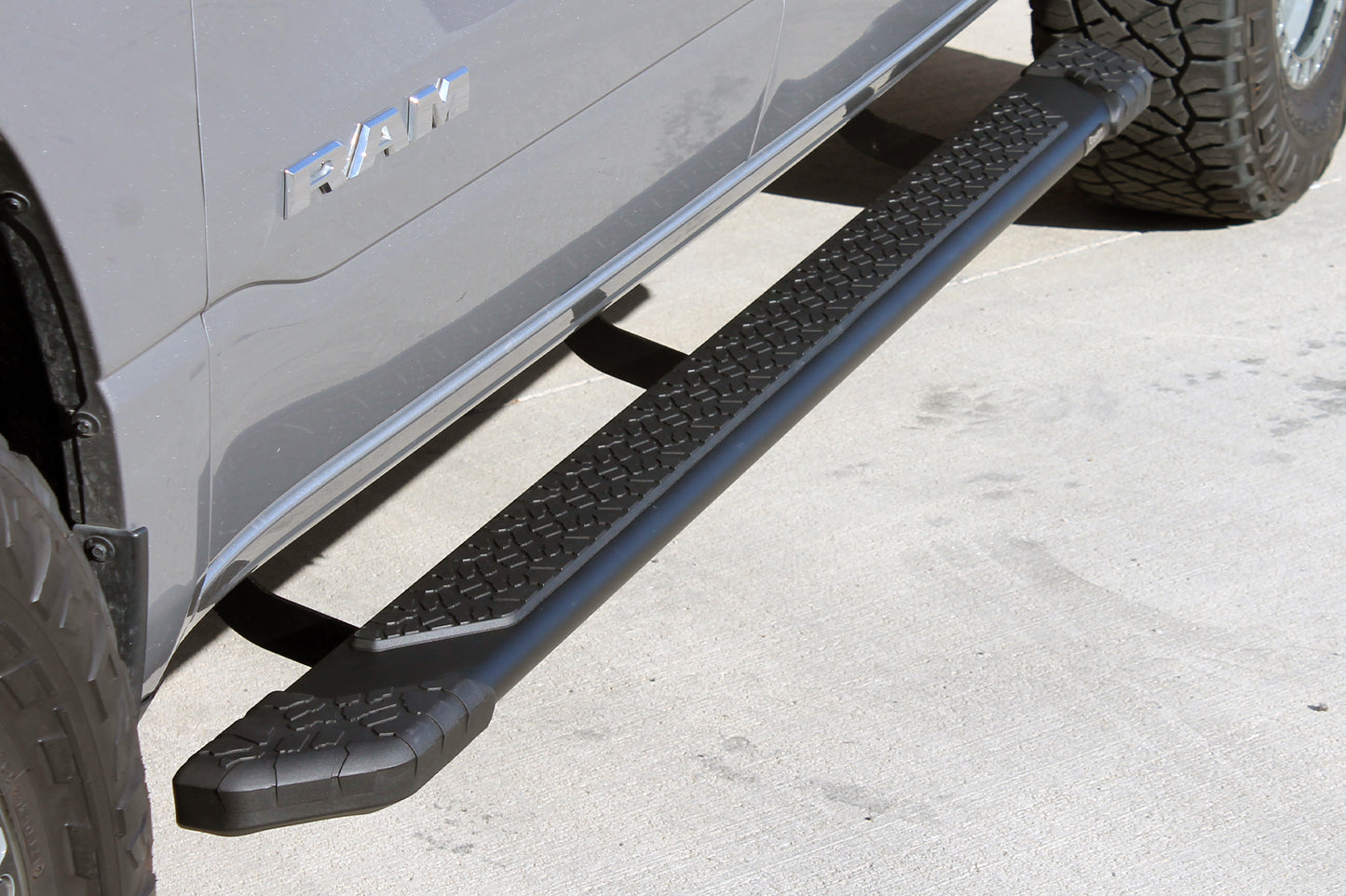 Raptor Series Raptor Series 5 in Tread Step Slide Track Running Boards Black Textured Aluminum - 1902-0084BT